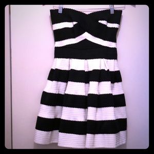 Black & white strapless Alythea dress. Great cond!